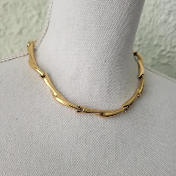 Vintage Monet Statement Necklace Choker Liquid Flow Links Gold Tone Retro 15-18" - Picture 3 of 9